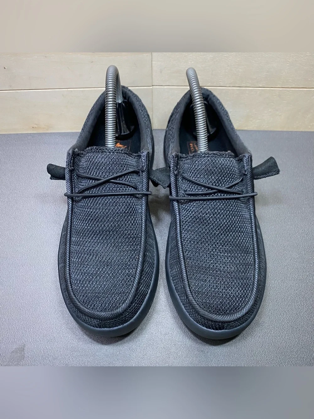 Volcom Chill Slip Resistant Loafers Black Women's Size 6 Shoes W Slip-Ons
